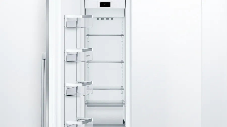 Bob Martin Benchmark®, built-in freezer, 18'', flat hinge
