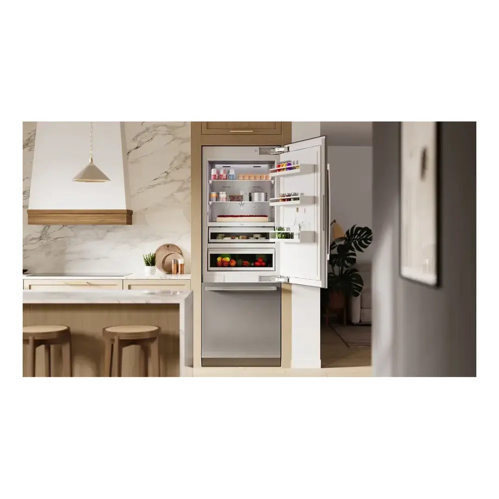 Bob Martin Benchmark®, Vario built-in fridge-freezer with freezer at bottom, 30'', soft clo