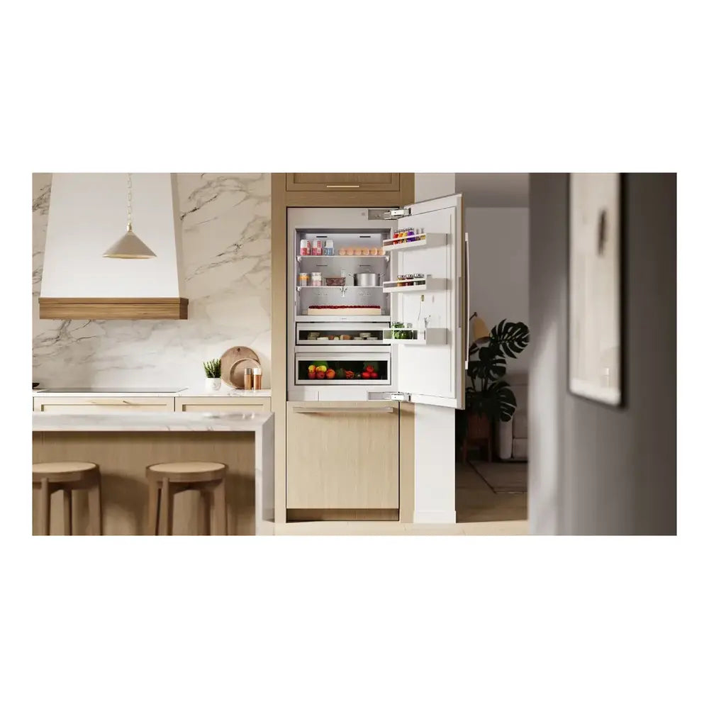 Bob Martin Benchmark®, Vario built-in fridge-freezer with freezer at bottom, 30'', soft clo