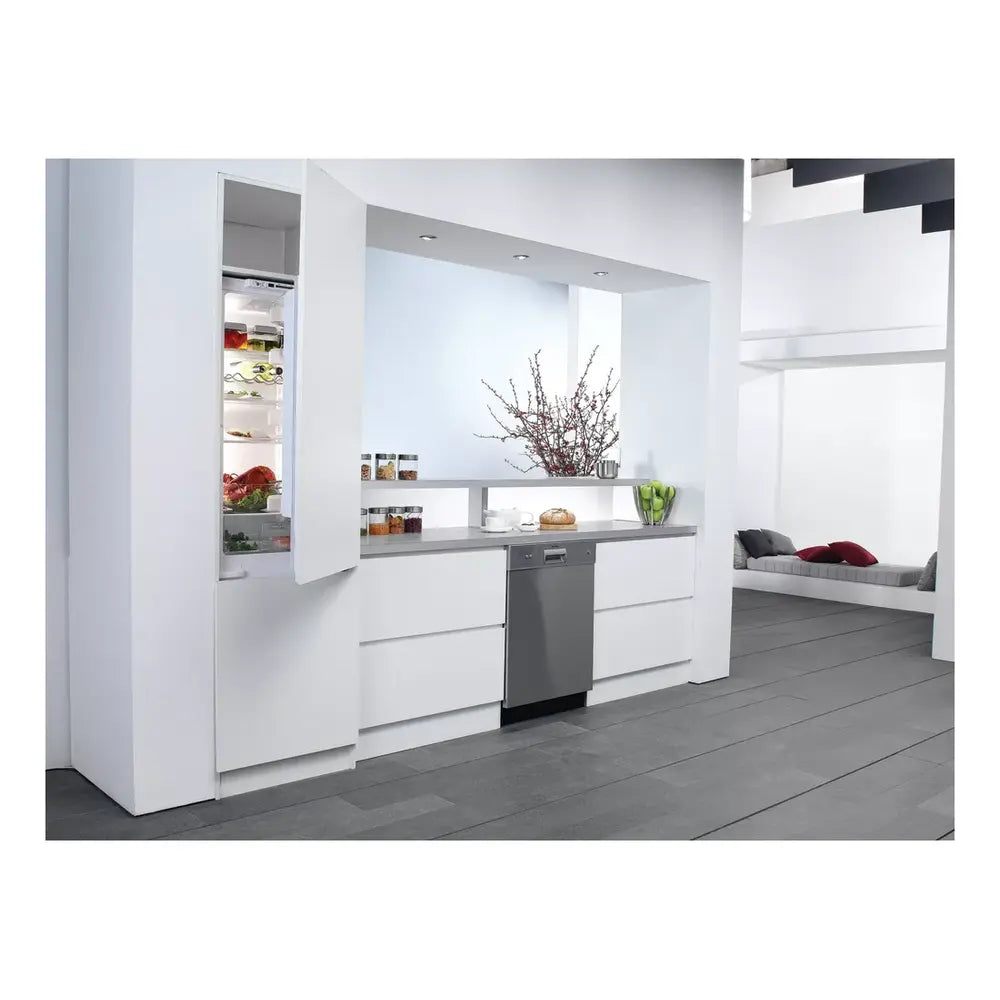 Blomberg 24" 8.4 cu.ft. Panel Ready Built-In Bottom Freezer Refrigerator, ENERGY STAR®