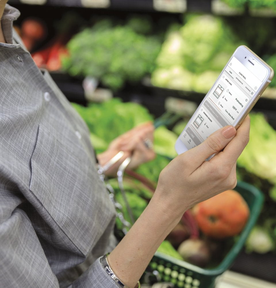 Cafe CAFÉ™ 30" Smart Single Wall Oven with Convection in Platinum Glass