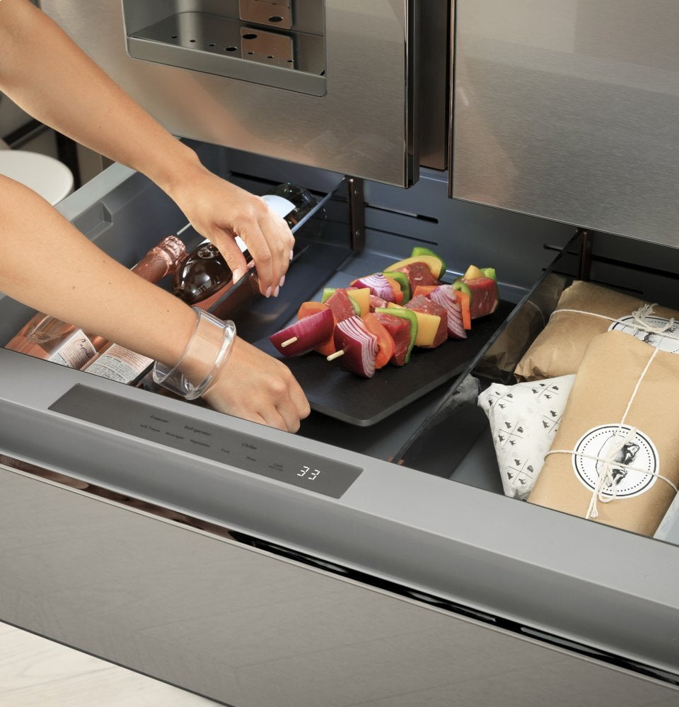 Cafe CAFÉ™ ENERGY STAR® 27.8 Cu. Ft. Smart 4-Door French-Door Refrigerator in Platinu