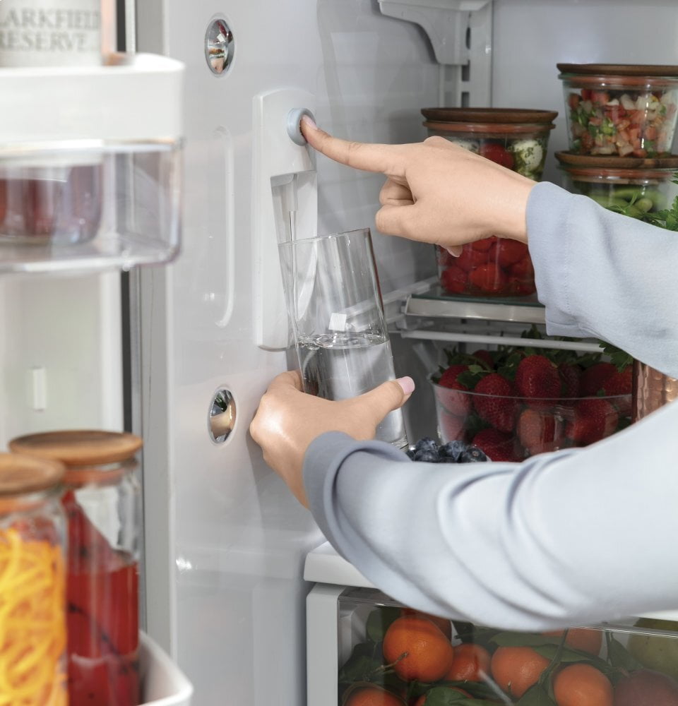 Cafe CAFÉ™ ENERGY STAR® 23.1 Cu. Ft. Smart Counter-Depth French-Door Refrigerator