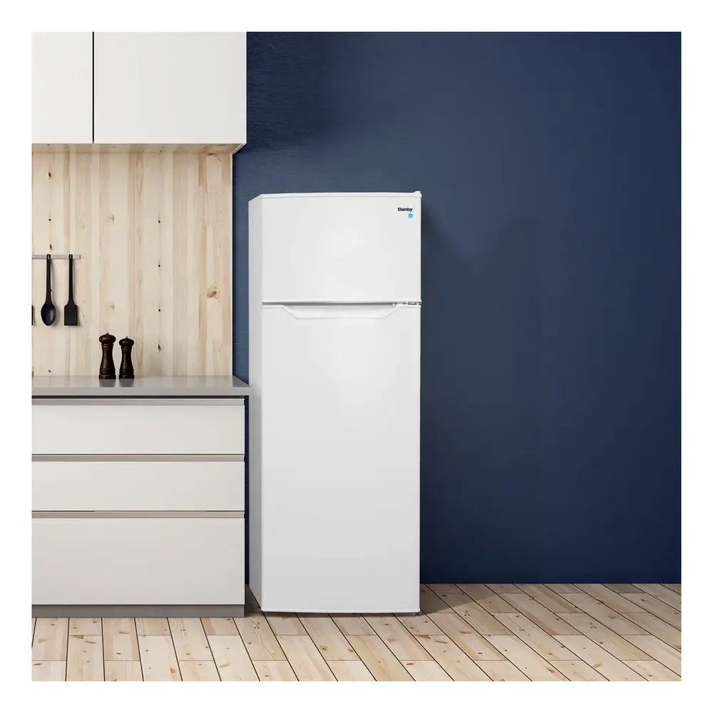 Danby Danby 7.4 cu ft. Apartment Size Fridge Top Mount in White