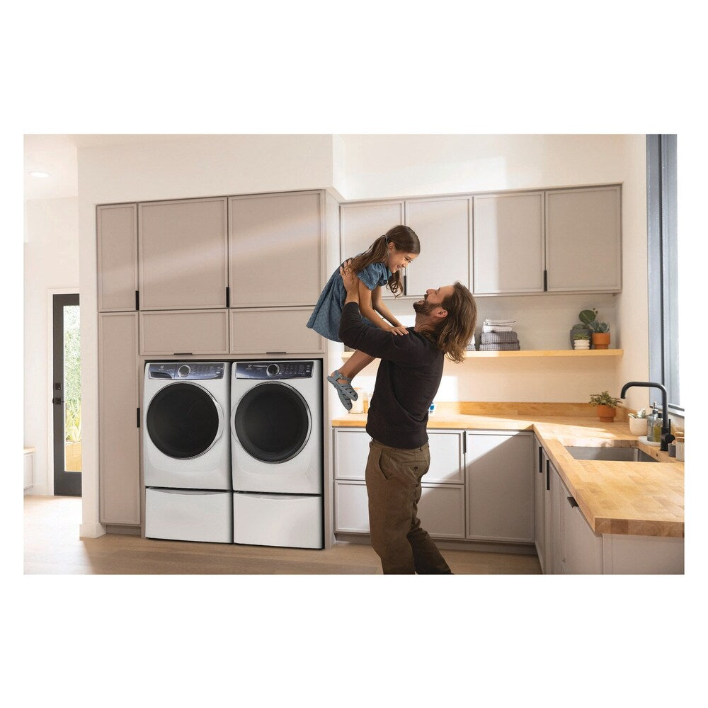 Electrolux Front Load Perfect Steam™ Gas Dryer with LuxCare® Dry and Instant Refresh - 8.0 
