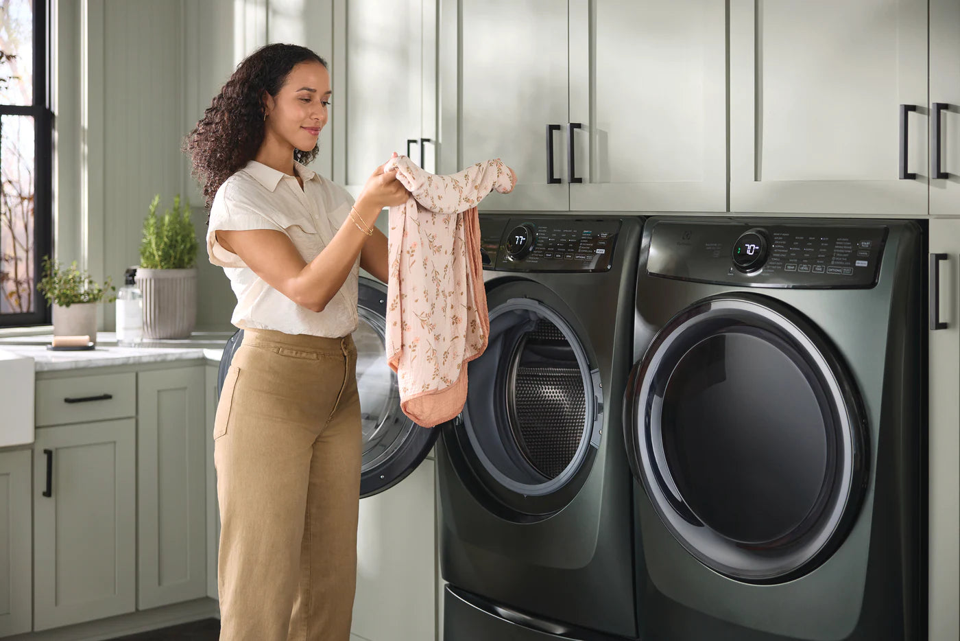 Electrolux Front Load Perfect Steam™ Washer with LuxCare® Plus Wash and SmartBoost® - 4.5 C