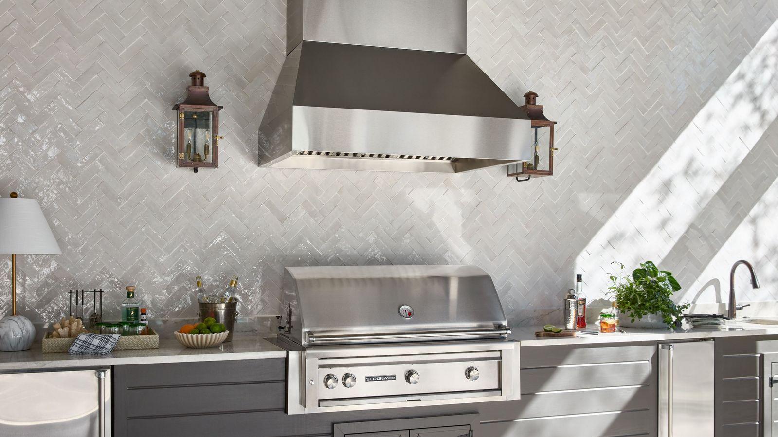 Lynx 42" SEDONA BUILT-IN GRILL WITH ROTISSERIE, 1 PROSEAR INFRARED BURNER AND 2 STAIN